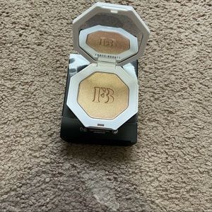 Fenty beauty highlighter
